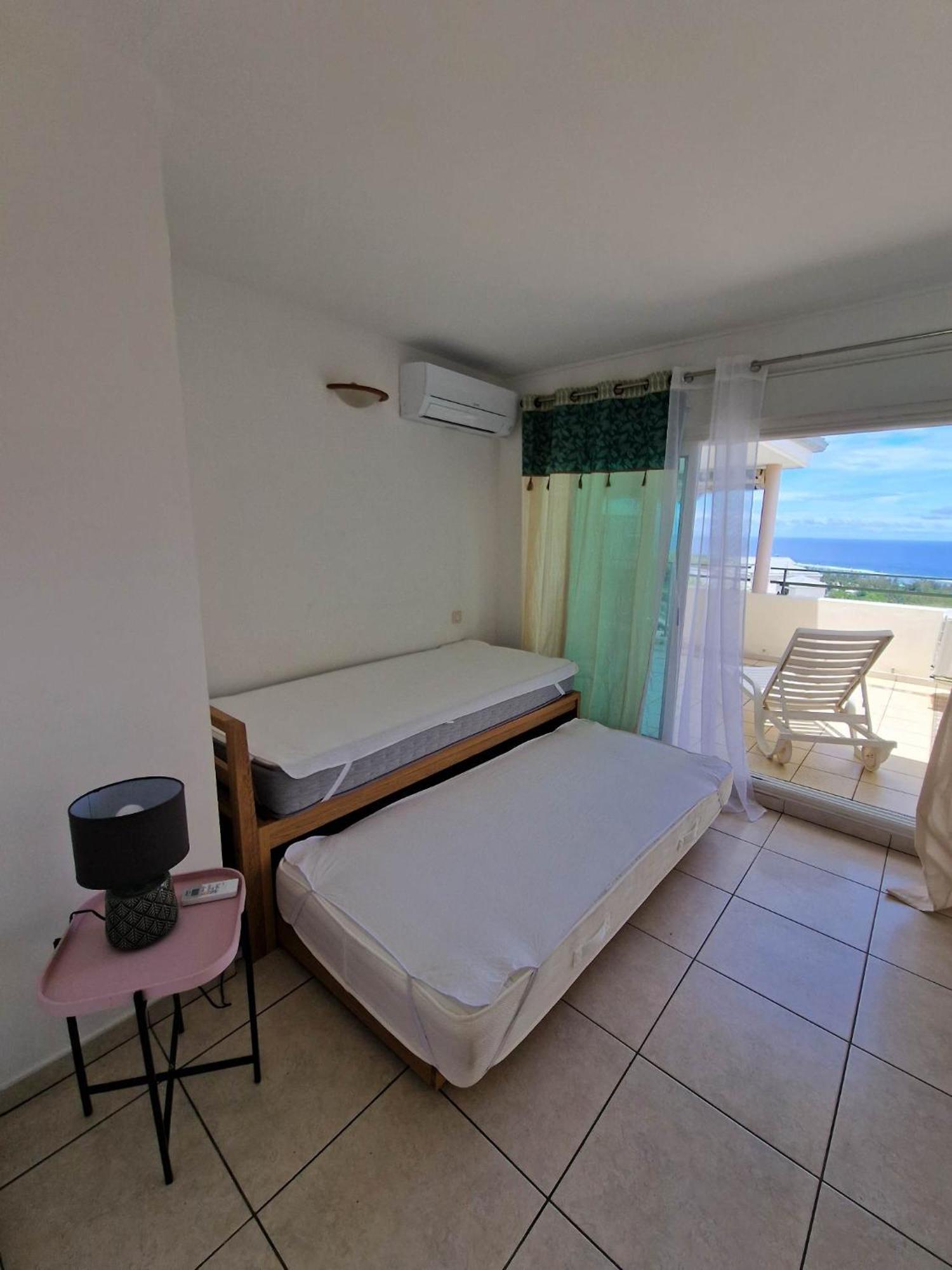 Appartement Villa Sur Le Toit, Vue Mer Saint-Gilles-les Bains Exterior foto